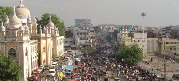 Korotkoe soderjanie Adiga Aravind «Belii tigr»